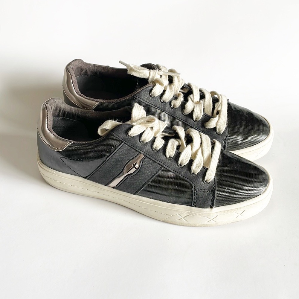 tamaris fashletics cashual textured lace up sneakers